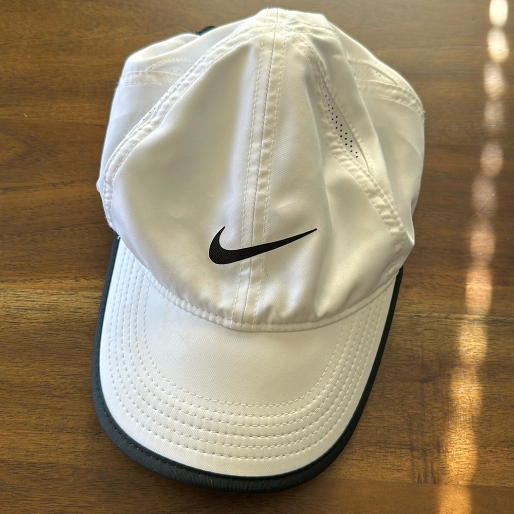 Nike Featherlight Dri-fit women’s golf hat.